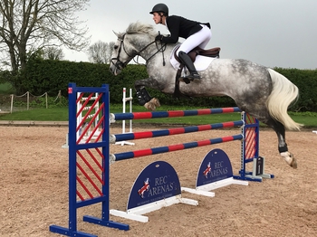 Robert Murphy scoops the win in the Equitop Myoplast Senior Foxhunter Second Round at REC Arenas